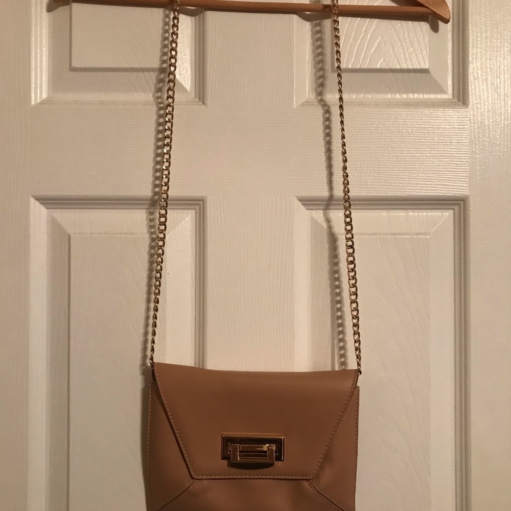 Tan Crossbag with Gold Chain Strap